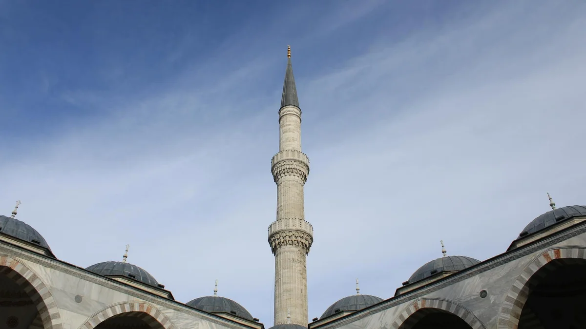 Mezquita Azul al amanecer desde el Bósforo Estambul